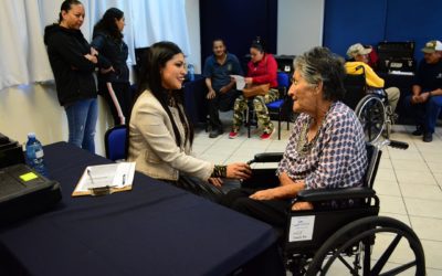 ENTREGAN EQUIPO DE MOVILIDAD A PERSONAS CON DISCAPACIDAD
