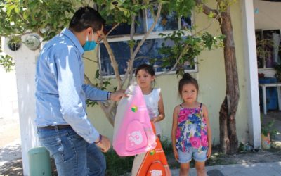 ENTREGAN MOCHILAS Y DESAYUNOS EN VILLAS DE LA LOMA