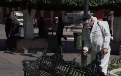 CONTINÚAN TRABAJOS DE LIMPIEZA Y SANITIZACIÓN EN PLAZAS PÚBLICAS