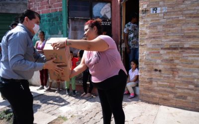 ENTREGA ALCALDE DESPENSAS A FAMILIAS VULNERABLES
