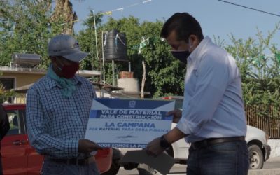 ENTREGA ALCALDE MATERIALES PARA CONSTRUCCIÓN