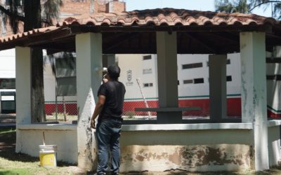 REALIZAN LABORES DE MANTENIMIENTO EN EL PARQUE MORELOS