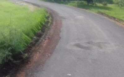 DESAZOLVAN CUNETAS EN LA ZONA RURAL DEL MUNICIPIO