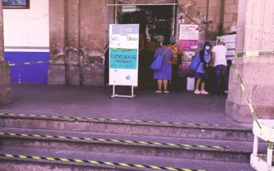 CONTROLAN ACCESO AL MERCADO MUNICIPAL
