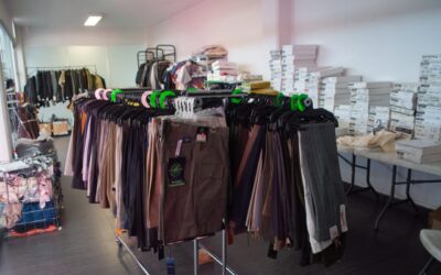 REALIZA DIF MUNICIPAL VENTA DE ROPA NUEVA EN SUS INSTALACIONES