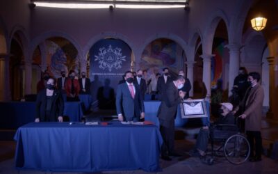 RECONOCEN TRAYECTORIA DE LUIS AYALA CON PRESEA “JOSÉ MARÍA CAVADAS”