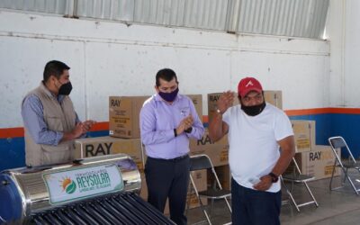 ENTREGAN TERMOSOLARES A HABITANTES DE LA ZONA URBANA