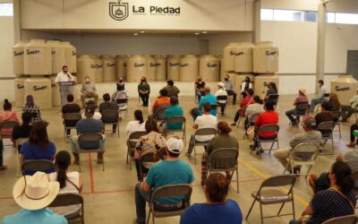 ENTREGAN TINACOS DEL PROGRAMA “MEJORAMIENTO DE VIVIENDA A LOS MIGRANTES”