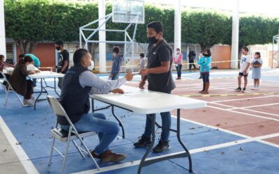 SE CUMPLE CON LA ENTREGA DE LAS BECAS DEL ÚLTIMO CICLO ESCOLAR 2020-2021