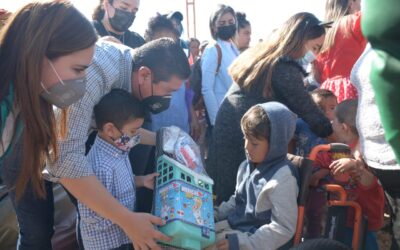 LLEVA ALCALDE SAMUEL HIDALGO REGALOS POR DÍA DE REYES