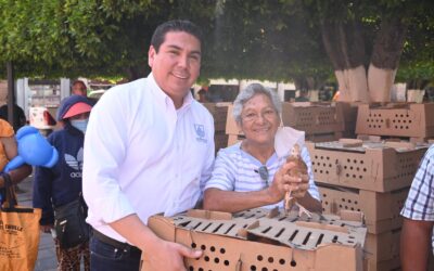 SAMUEL HIDALGO ENTREGA APOYOS AGROPECUARIOS