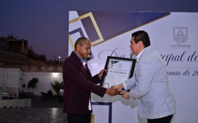 ENTREGAN RECONOCIMIENTOS POR EL DÍA MUNICIPAL DEL PERIODISTA