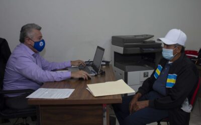 AGENTES CONSULARES ATIENDEN A CIUDADANOS PARA TRÁMITE DE PENSIÓN AMERICANA