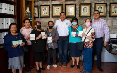 ENTREGAN VISAS A PERSONAS QUE SOLICITARON SU TRÁMITE DE PENSIÓN AMERICANA