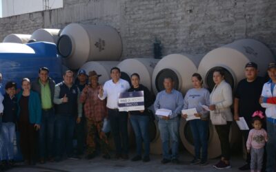 MÁS FAMILIAS BENEFICIADAS CON ENTREGA DE TINACOS