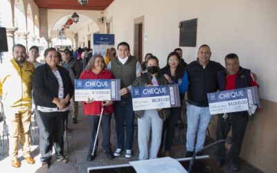 ENTREGA ALCALDE SAMUEL HIDALGO PRÉSTAMOS A COMERCIANTES