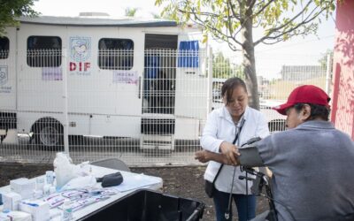 UNIDAD MÉDICA MÓVIL DEL DIF ACERCA SERVICIOS DE SALUD A LA POBLACIÓN
