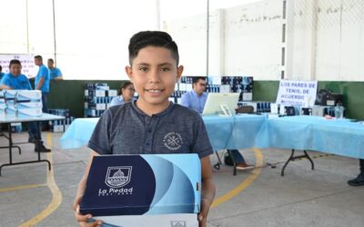 ALCALDE SAMUEL HIDALGO INICIA CON LA ENTREGA DE TENIS ESCOLARES