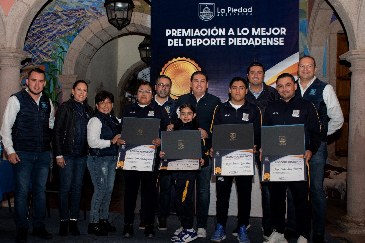 ENTREGAN GALARDÓN A DEPORTISTAS PIEDADENSES DESTACADOS