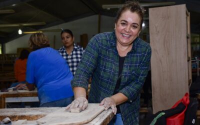 INVITAN A MUJERES A CAPACITARSE EN OFICIOS DE CARPINTERÍA Y MECÁNICA