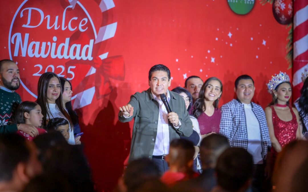 REALIZAN EL TRADICIONAL ENCENDIDO DEL ÁRBOL NAVIDEÑO EN LA PIEDAD