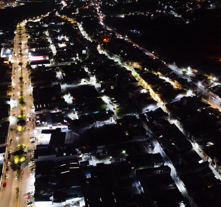 INAUGURA ALCALDE SAMUEL HIDALGO NUEVAS LUMINARIAS EN COLONIA DE LA PIEDAD