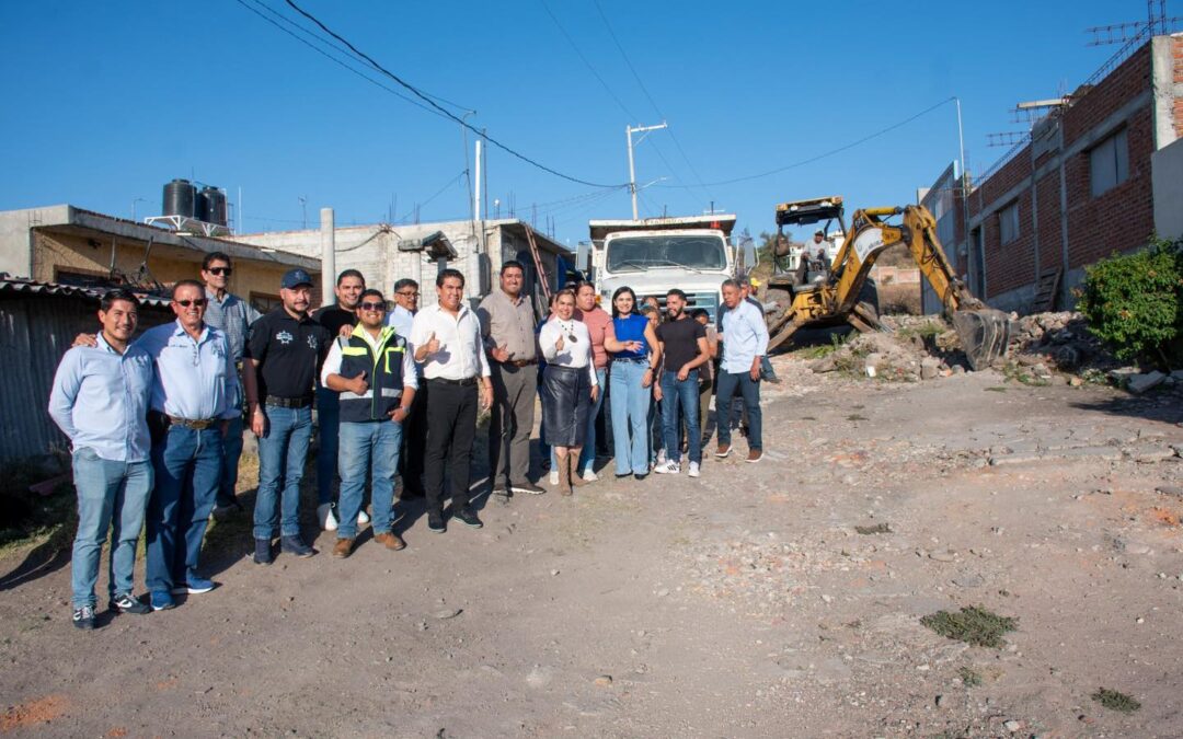 INICIAN LABORES DE MEJORAMIENTO VIAL EN CALLE DE LA COMUNIDAD MELCHOR OCAMPO
