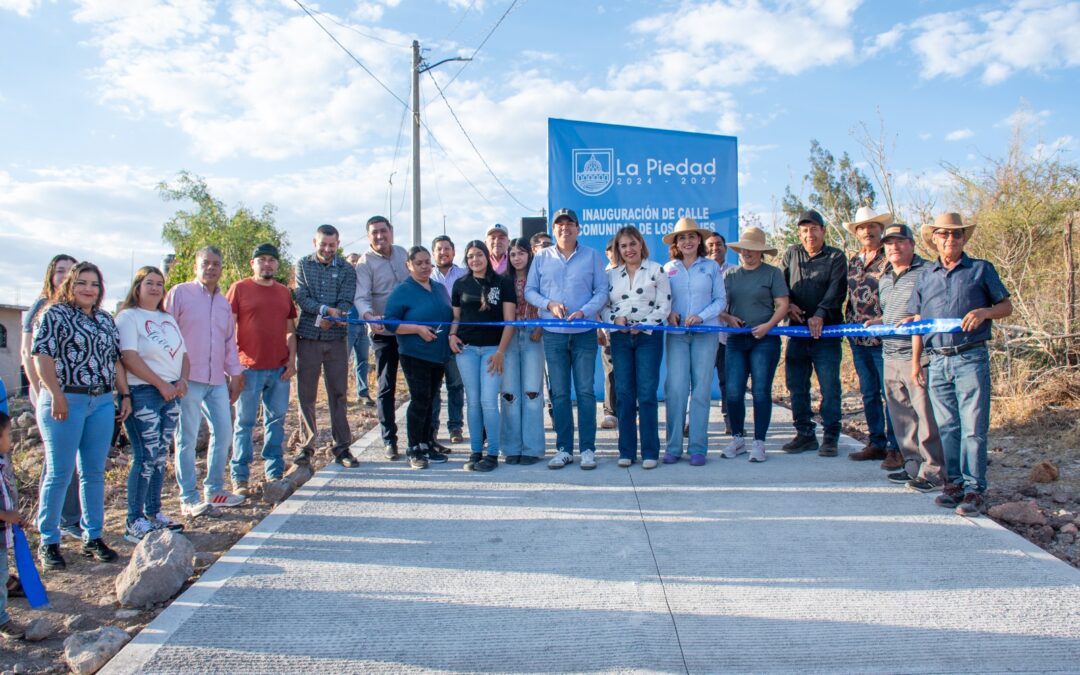 INAUGURA SAMUEL HIDALGO CALLES EN LA COMUNIDAD DE LOS GUAJES