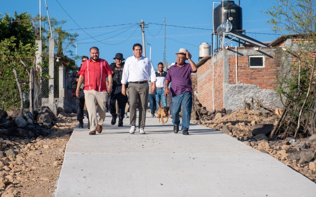 SE INAUGURAN DOS CALLES EN COMUNIDADES DE LA PIEDAD POR MEDIO DEL PROGRAMA CEMENTO