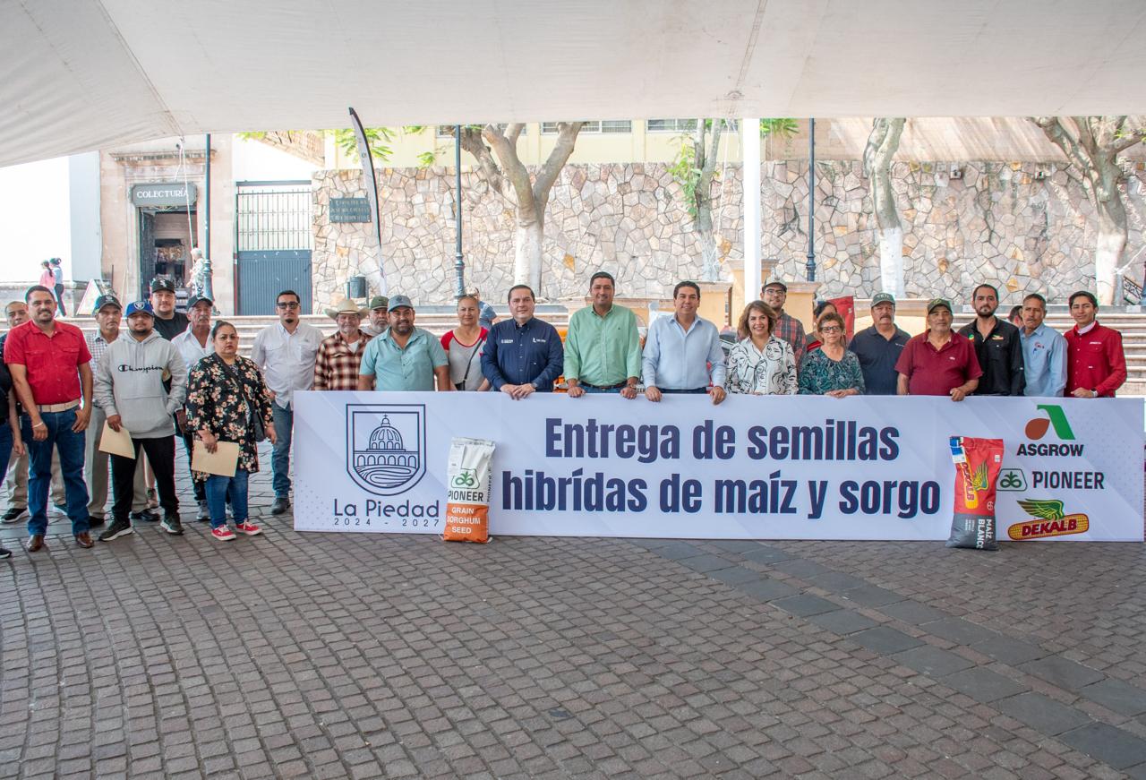 GOBIERNO DE LA PIEDAD ENTREGA SEMILLAS HIBRIDAS DE MAÍZ Y SORGO