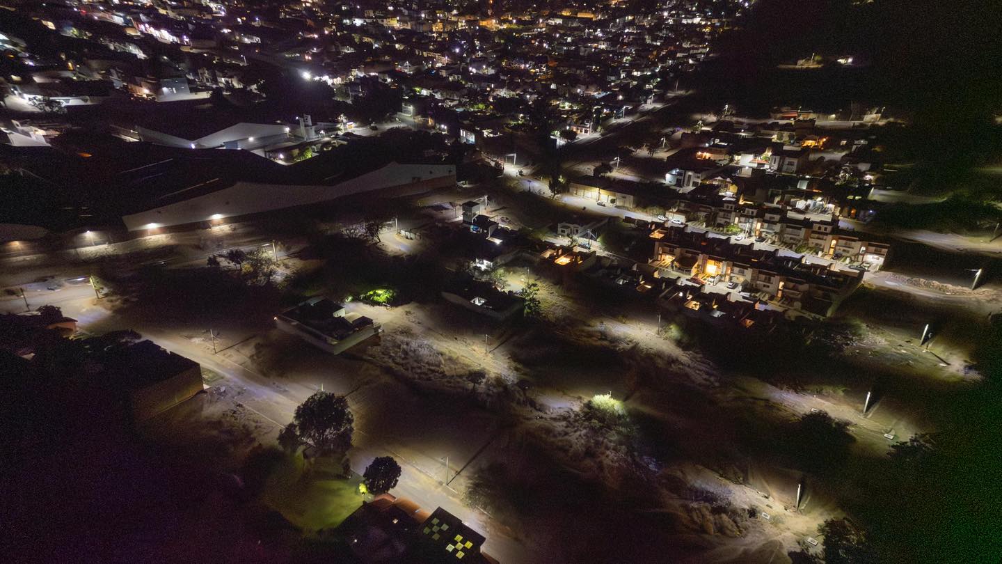 JARDINES DEL LERMA YA CUENTA CON CALLES MEJOR ILUMINADAS CON TECNOLOGÍA LED
