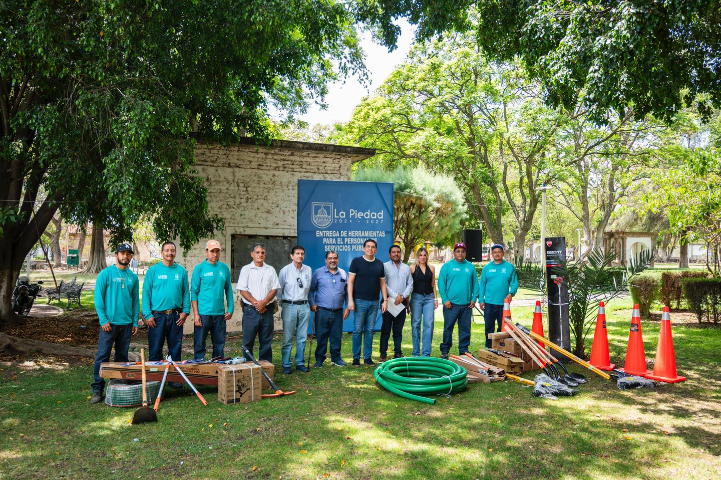 IMPULSA GOBIERNO CUIDADO DE ÁREAS VERDES CON LA ENTREGA DE HERRAMIENTAS
