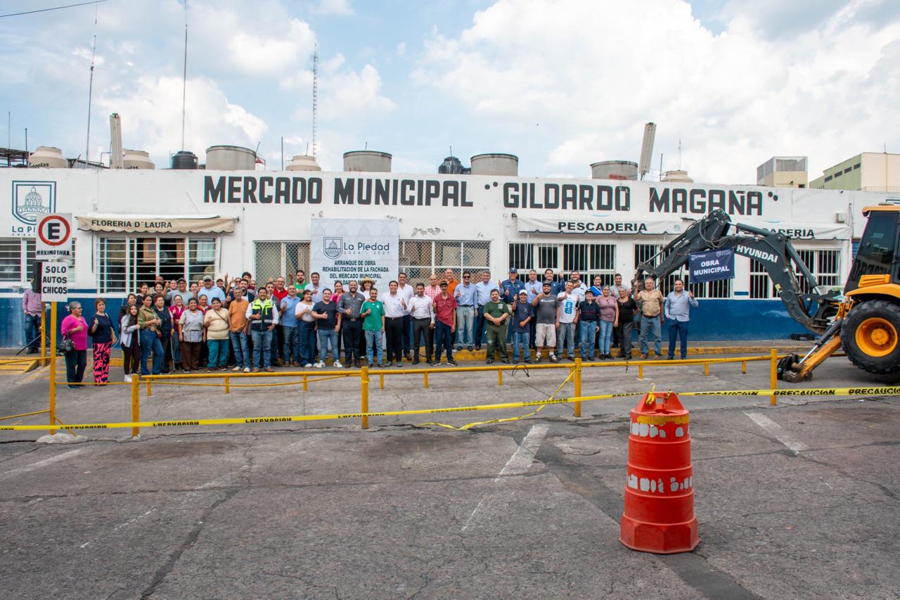 REHABILITA GOBIERNO MUNICIPAL EL ACCESO AL MERCADO MUNICIPAL “GILDARDO MAGAÑA”