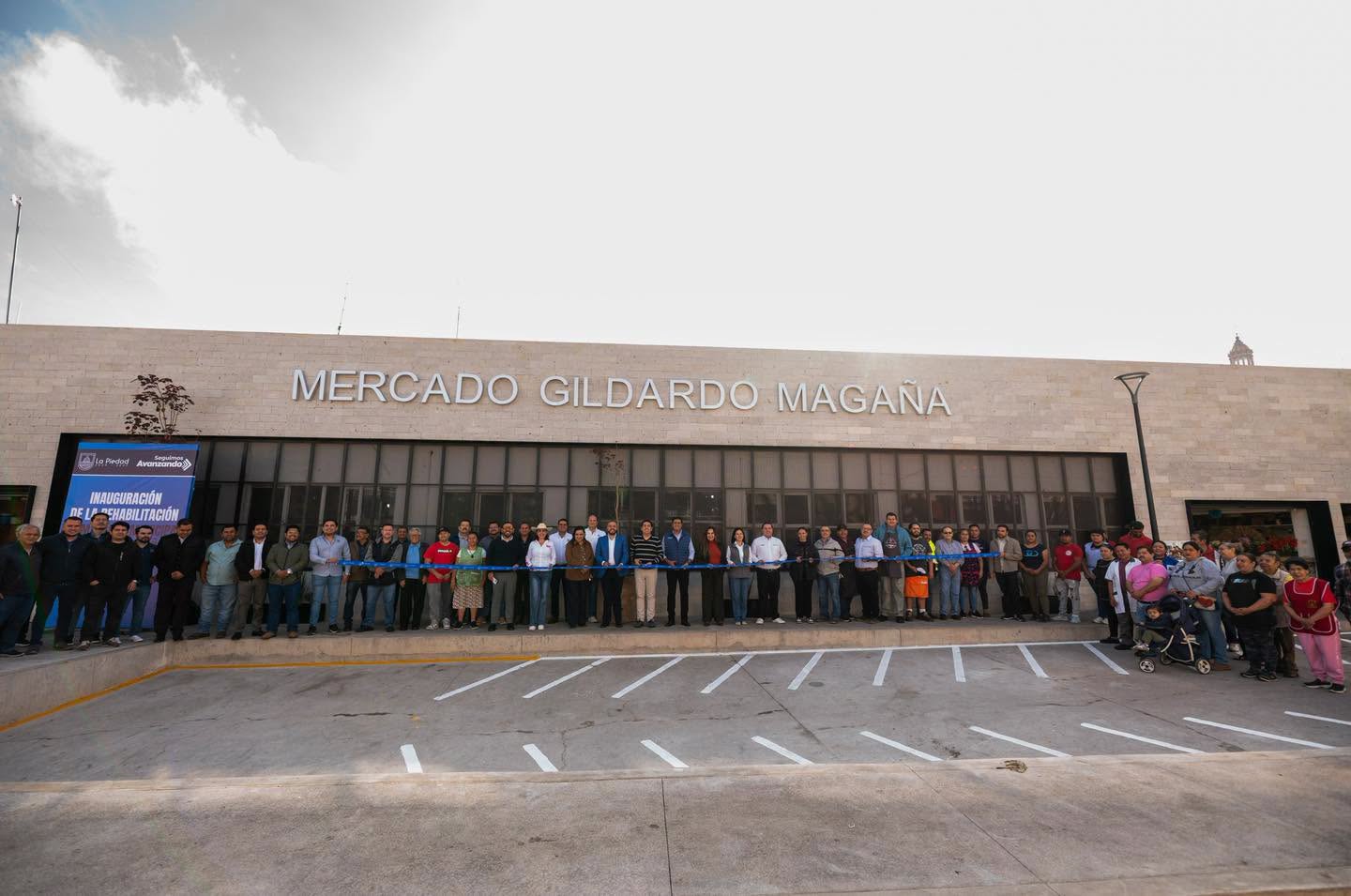 SAMUEL HIDALGO INAUGURA REMODELACIÓN DE LA FACHADA POSTERIOR DEL MERCADO “GILDARDO MAGAÑA”